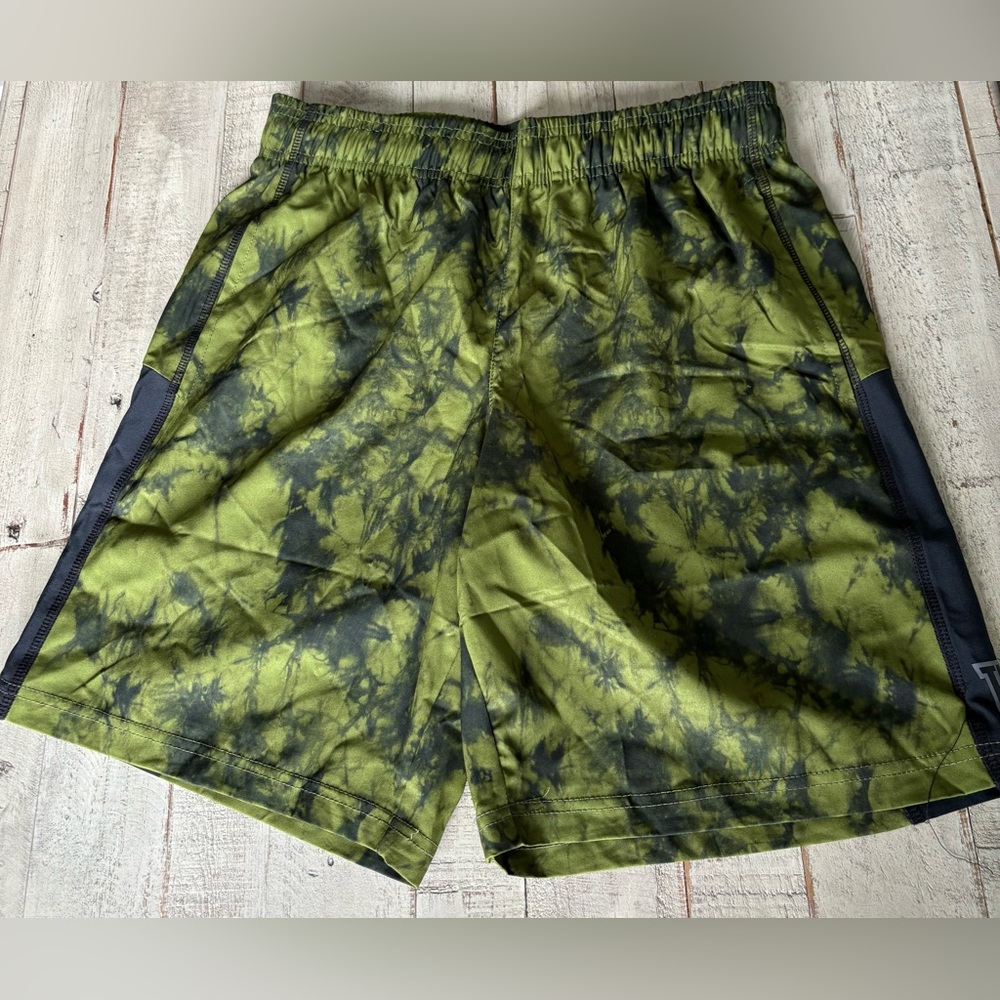 New! TapOut Men’s Green and Black Tie-Dye Athletic Shorts Size S